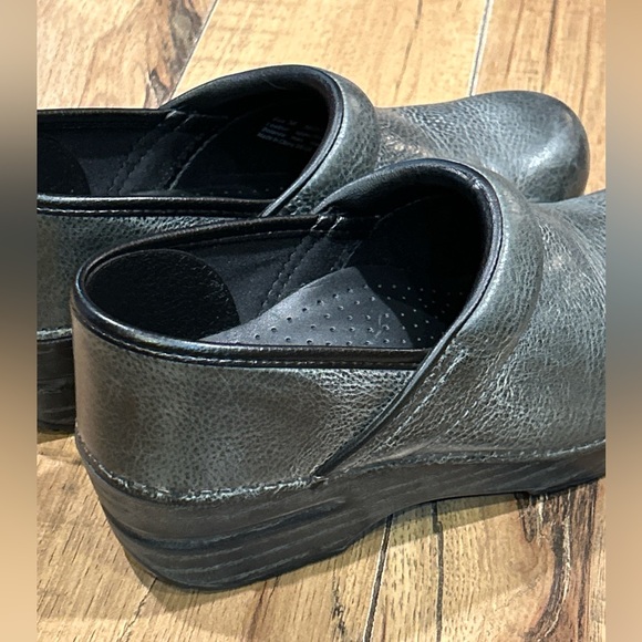 Dansko Distressed Charcoal Color Professional Clogs with Durable Sole Size 38 - Picture 7 of 11